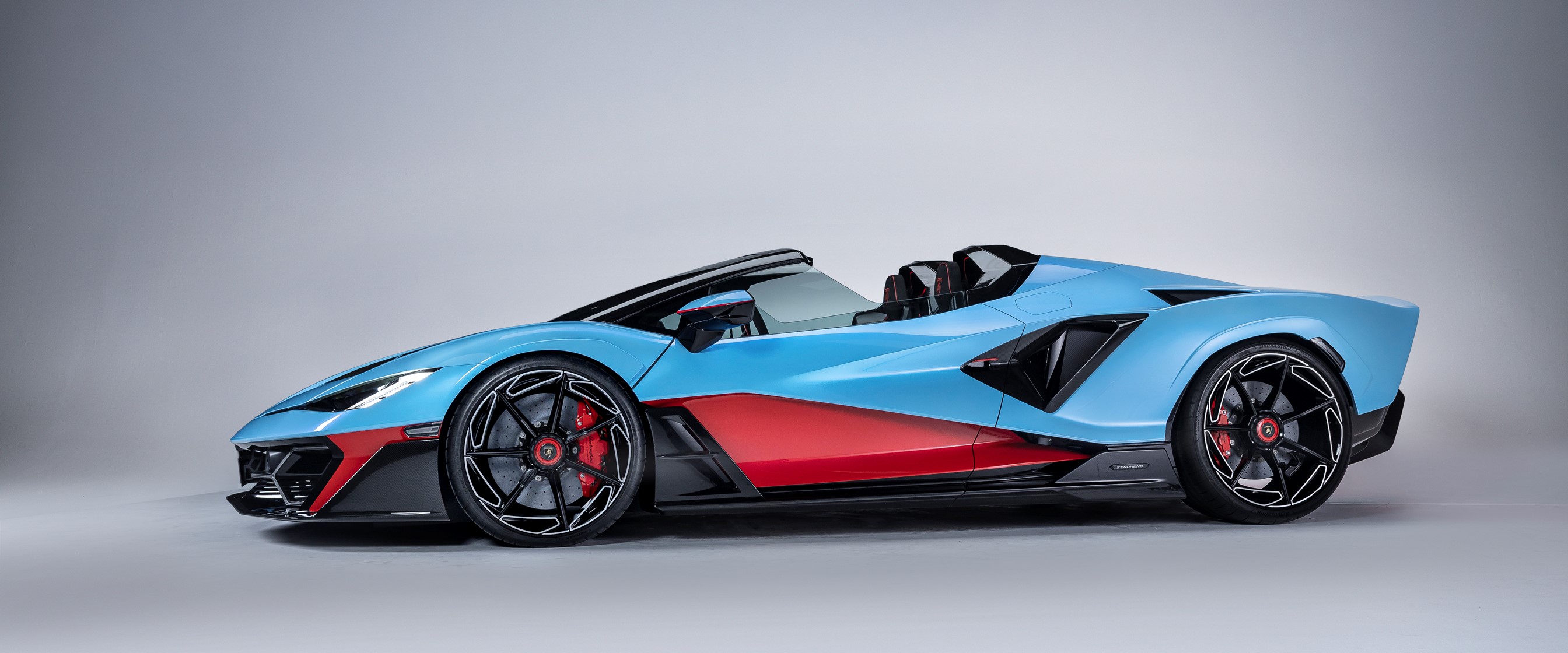 FENOMENO ROADSTER