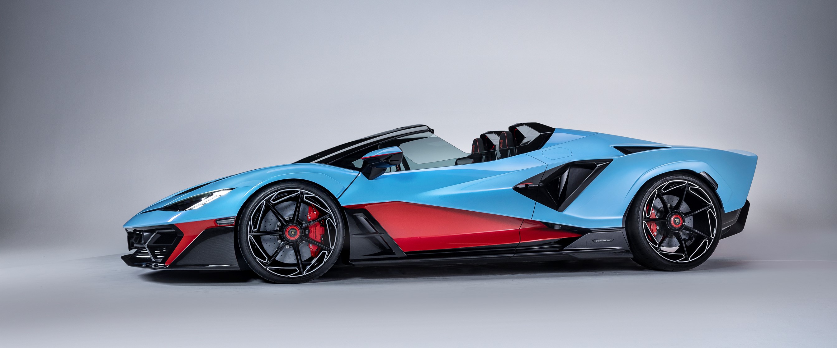 FENOMENO ROADSTER
