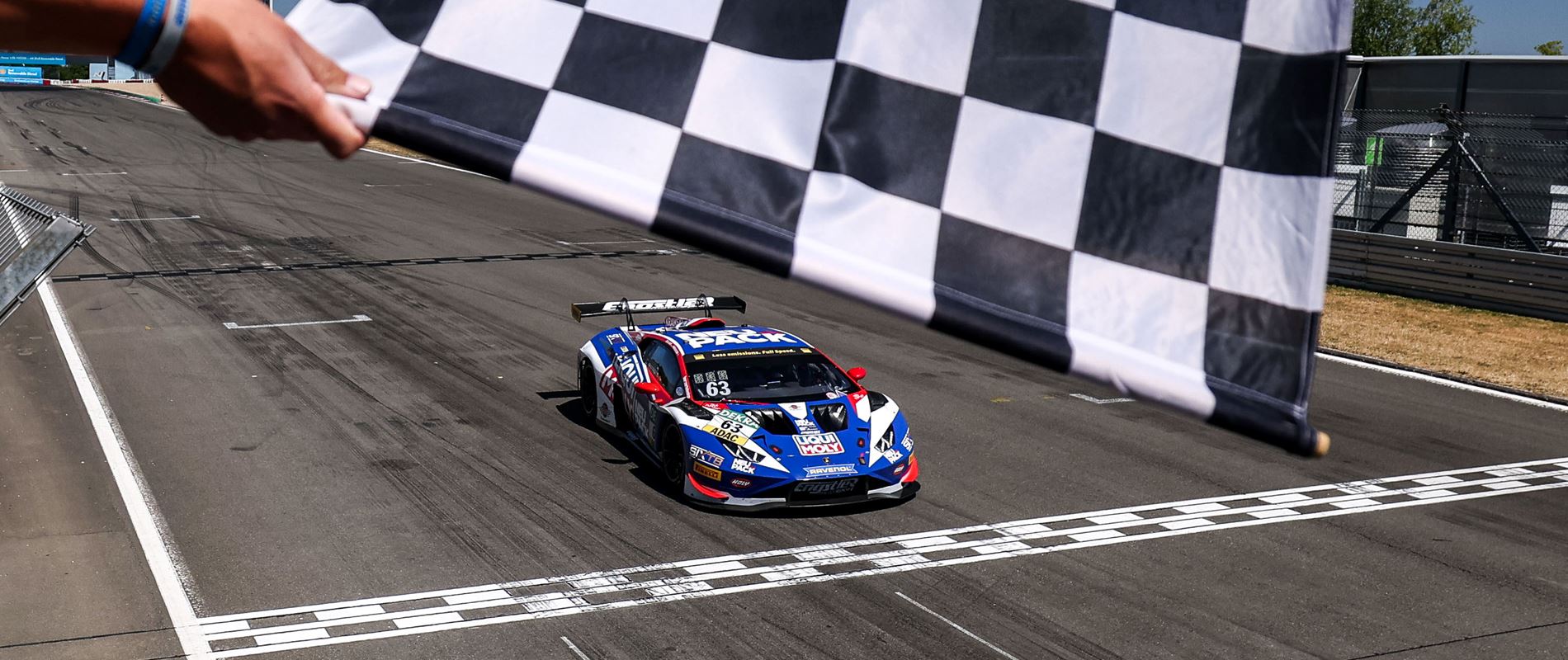 lamborghini-claims-third-adac-gt-masters-victory-of-the-year-at-the-n-rburgring