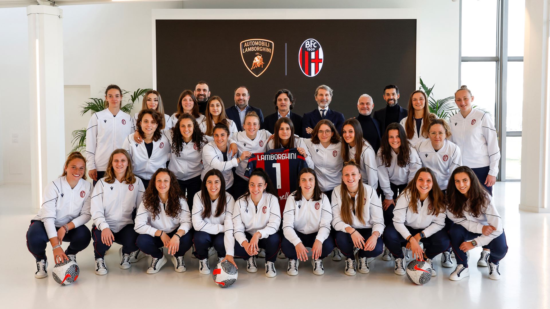 automobili-lamborghini-and-bologna-women-s-football-team-in-partnership-until-2025