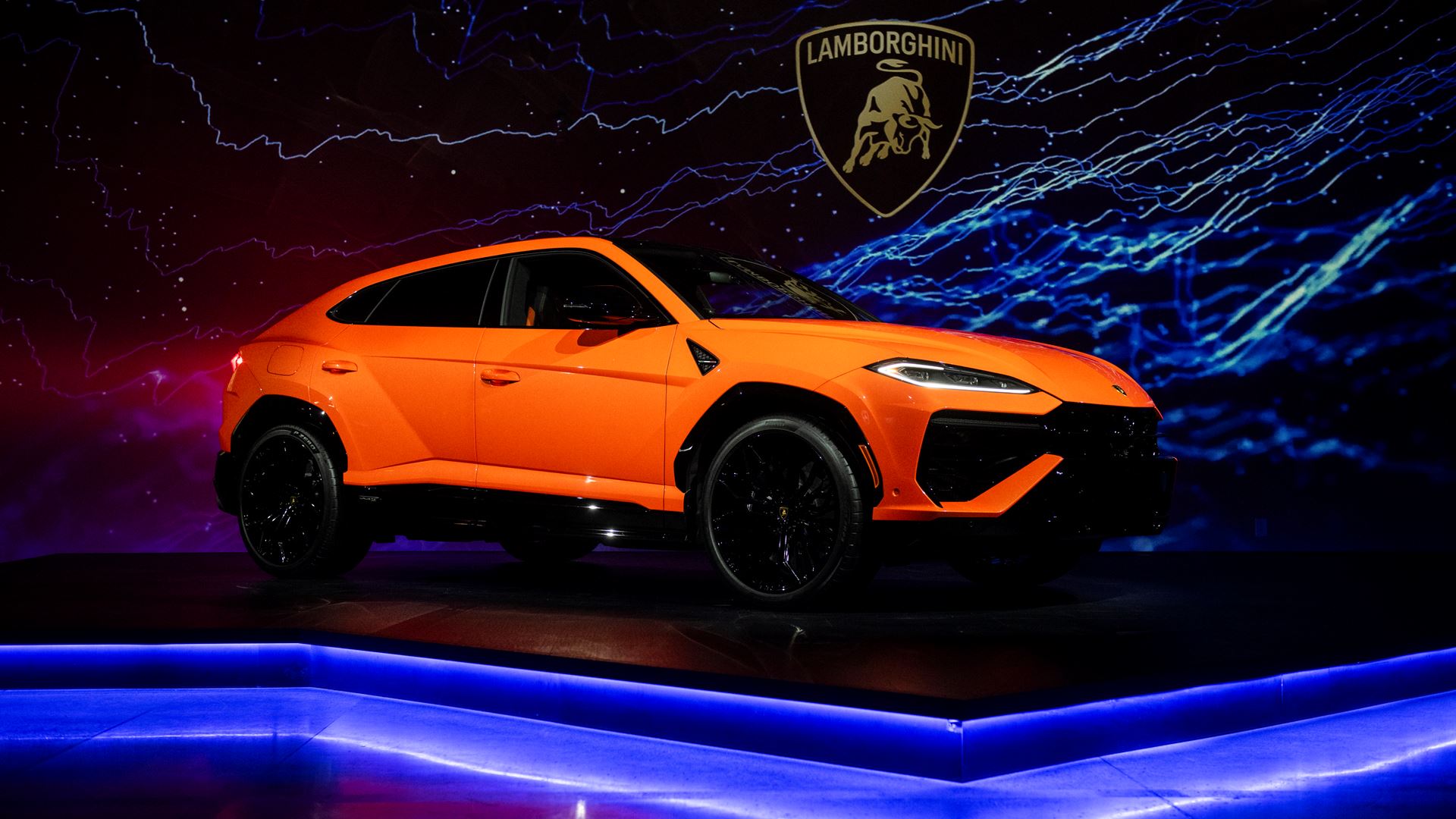 automobili-lamborghini-holds-canadian-debut-of-urus-se--the-first-electrified-version-of-the-super-s