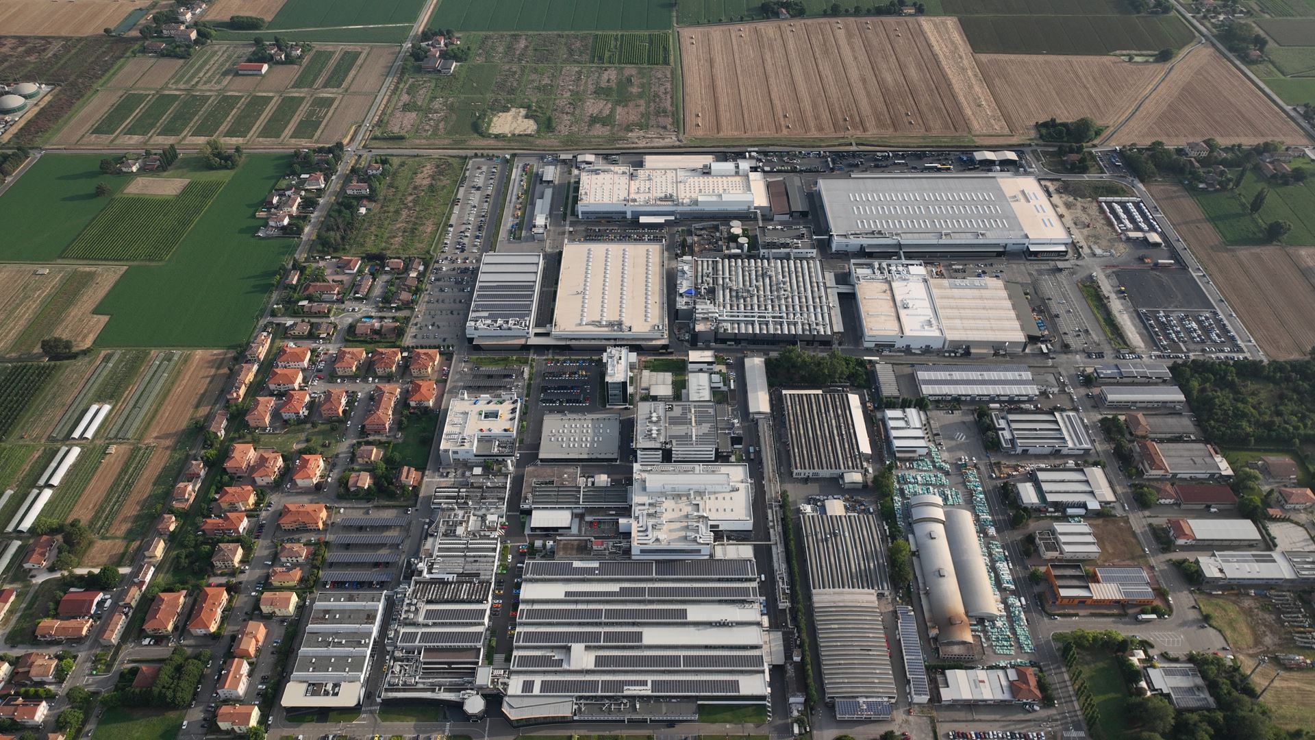 automobili-lamborghini-celebrates-ten-years-of-on-balance-carbon-neutrality-for-the-sant-agata-bolog