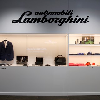 Collezione Automobili Lamborghini display corner Lamborghini presso aeroporto G. Marconi (1 HD)