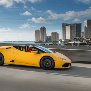 Lamborghini Huracán Spyder yellow