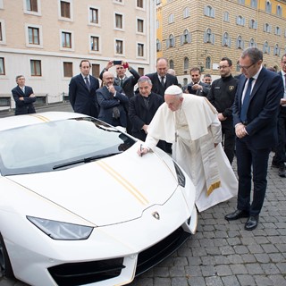 Lamborghini Huracan delivered to Pope Francis - 3