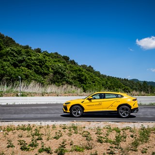 Lamborghini Urus debuts in Korea, The world’s first Super SUV