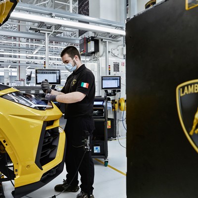 Lamborghini restarts production (14)