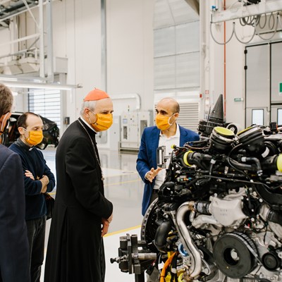 Crdinale Zuppi con Ranieri Niccoli, Chief Manufacturing Officer