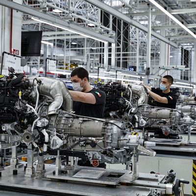 Urus - engines preassembly