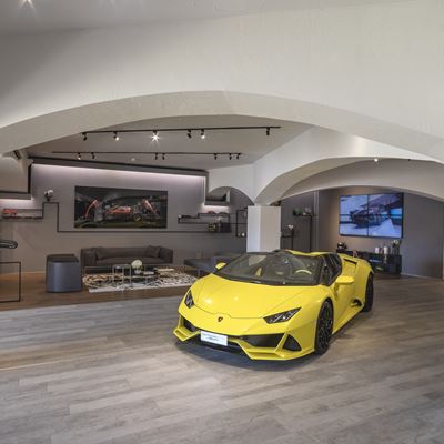Lounge Automobili Lamborghini Porto Cervo Huracan EVO Spyder