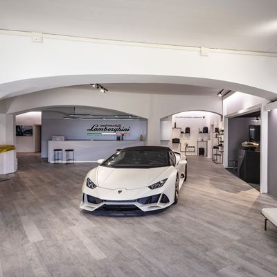 Lounge Automobili Lamborghini Porto Cervo Huracan EVO Spyder