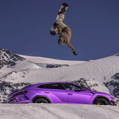 Lamborghini Winter Drive - Jump over Urus