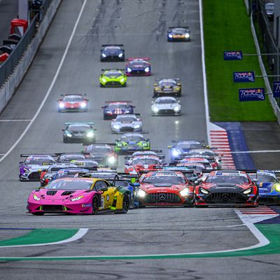 Lamborghini GT3 Alessio Deledda Jordan Pepper Race one start