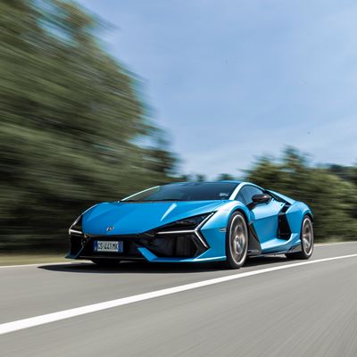 Lamborghini the new hybrid range collects awards worldwide