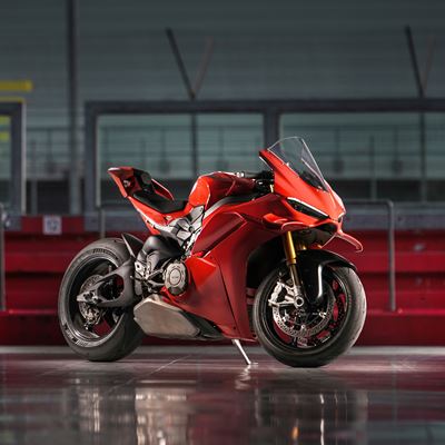 Lamborghini Temerario VS Ducati Panigale V4