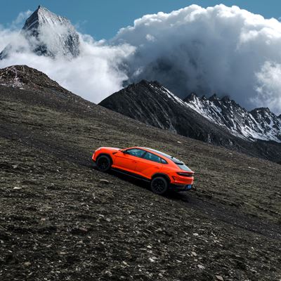 Lamborghini Urus SE Conquer the Utmost Triumph at the Roof of the World