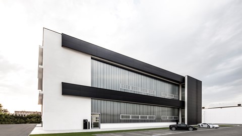 New building designed for the development of prototypes and pre series vehicles