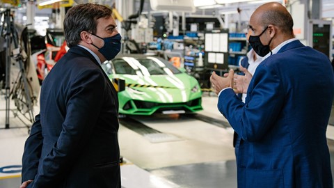Ministro Amendola e R. Niccoli (Chief Manufacturing Officer Lamborghini) (3)