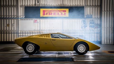 Countach LP500 Pirelli
