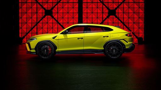 Urus SE Performante Giallo Crius Ambient