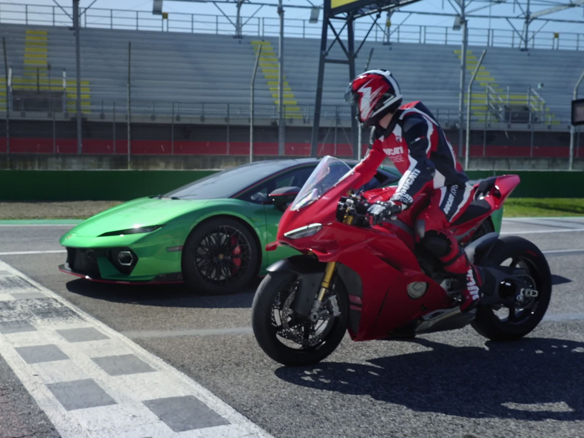 lamborghini-temerario-vs-ducati-panigale-v4---drag-race