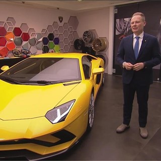 Mitja Borkert, Director of Centro Stile, presents the new Lamborghini Aventador S (German)
